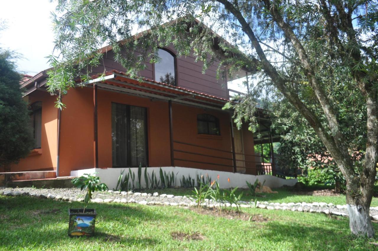 Hospedaje Amanecer Bed & Breakfast Turrialba Eksteriør bilde