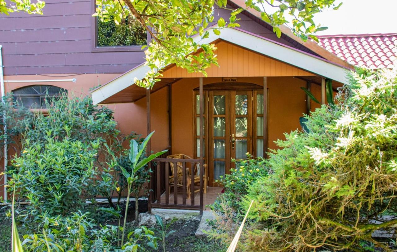 Hospedaje Amanecer Bed & Breakfast Turrialba Eksteriør bilde