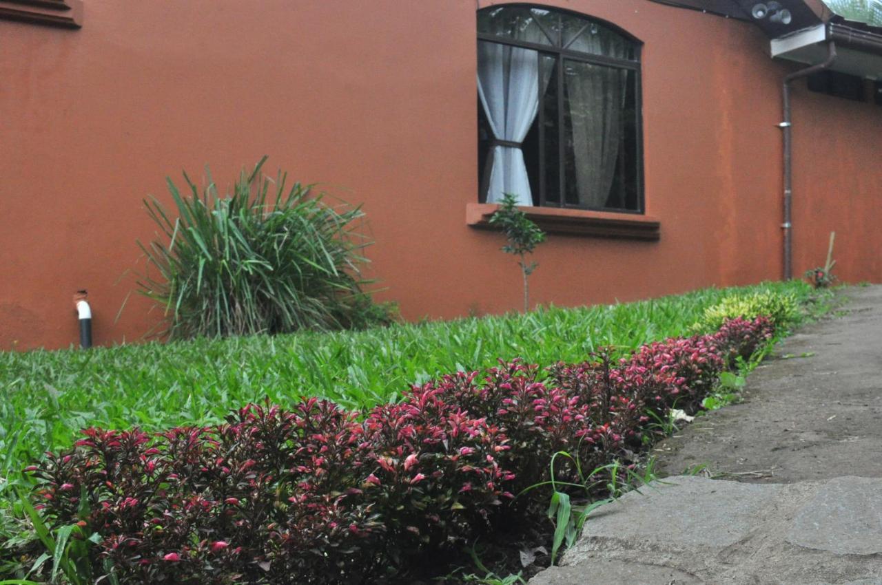 Hospedaje Amanecer Bed & Breakfast Turrialba Eksteriør bilde